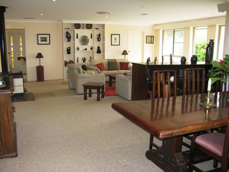 SPACIOUS TRANQUIL CONTEMPORARY Picture 2