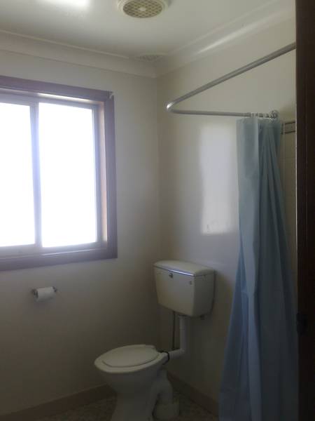 CLOSE TO TOWN Picture 3