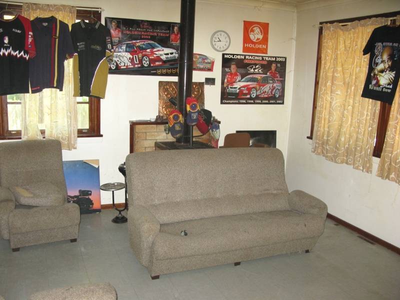 CONVENIENT LOCATION Picture 3