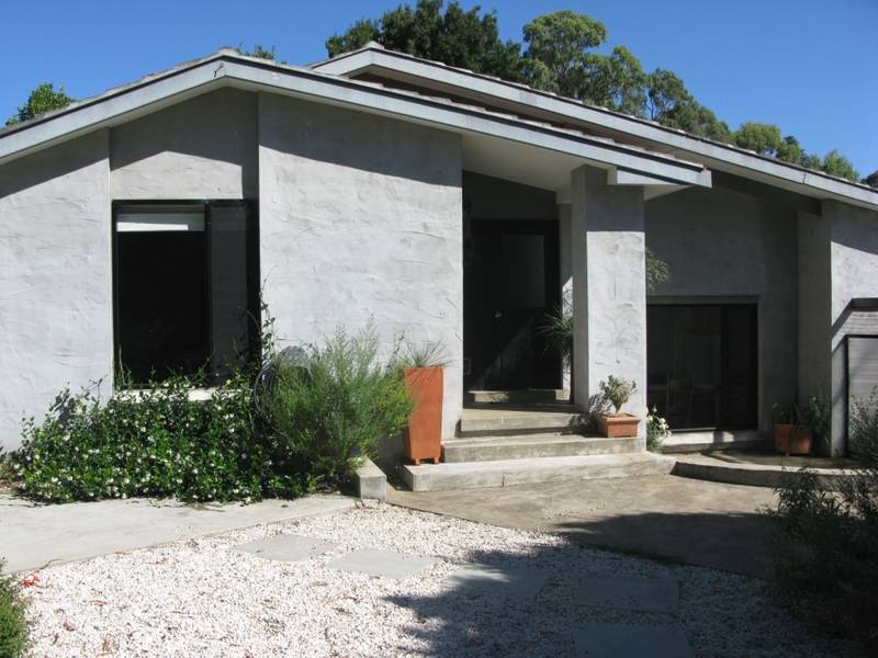 CONTEMPORARY OASIS Picture 1