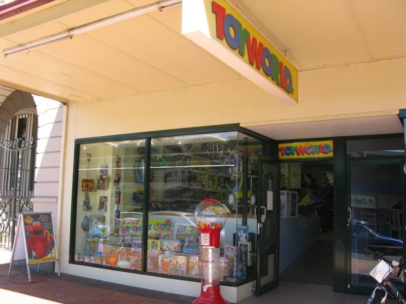 PRIME RETAIL / COMMERCIAL BUILDING FOR SALE Picture 2