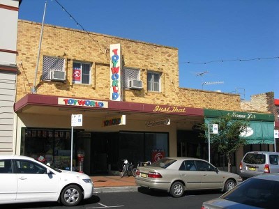 PRIME RETAIL / COMMERCIAL BUILDING FOR SALE Picture