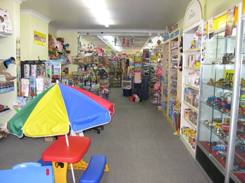 PRIME RETAIL / COMMERCIAL BUILDING FOR SALE Picture 3