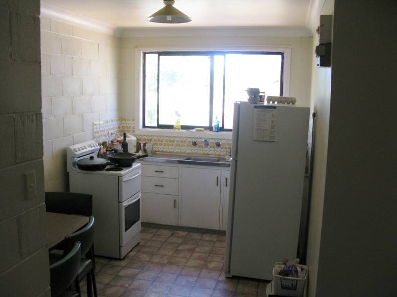 CLOSE TO UNE Picture 3