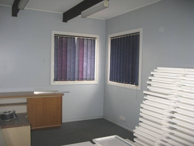 FREE STANDING COMMERCIAL Picture 3