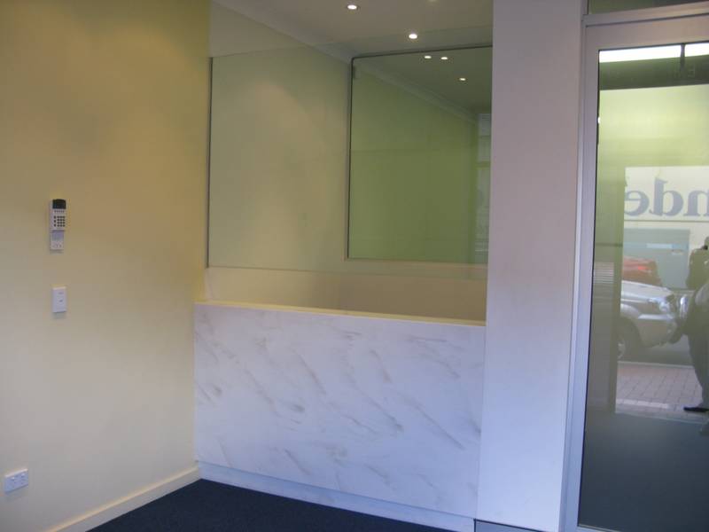 COMMERCIAL WITH PRIME STREET FRONTAGE Picture 3