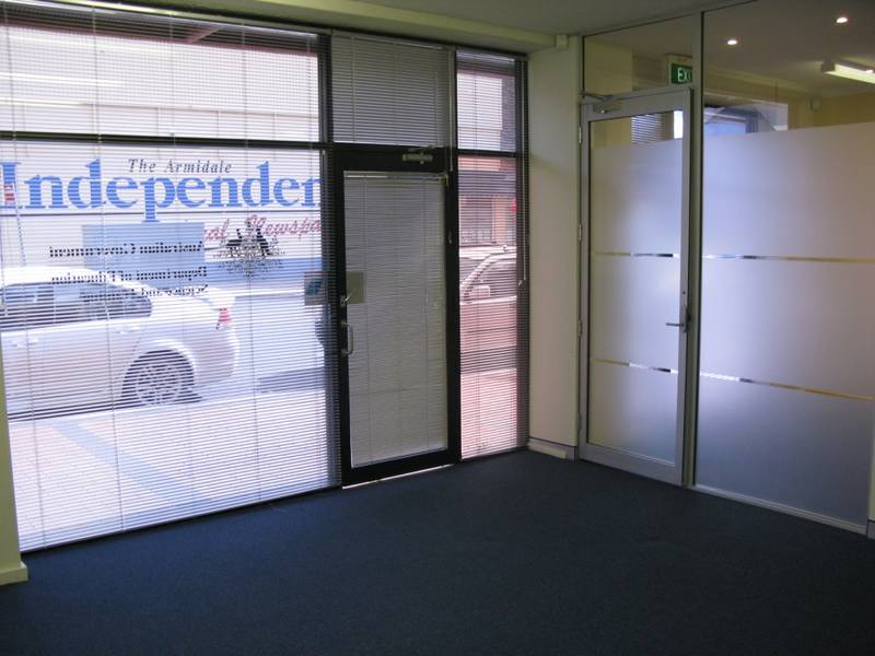 COMMERCIAL WITH PRIME STREET FRONTAGE Picture 2