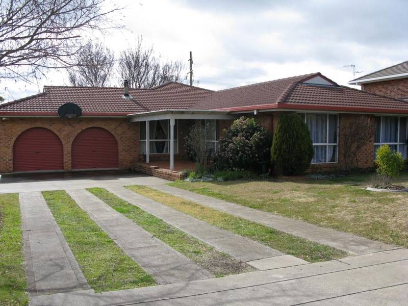 MAGNIFICENT HOME ON SOUTH HILL Picture 2