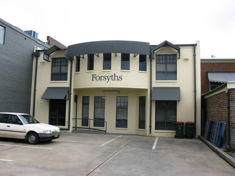 EXECUTIVE OFFICES Picture 2