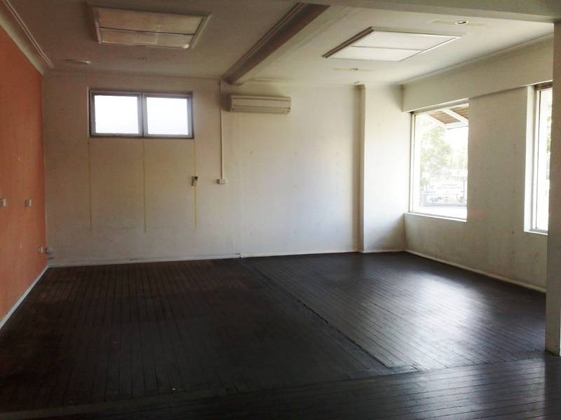 GREAT CORNER EXPOSURE ON BUSY STREET Picture 3