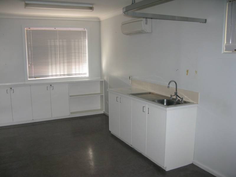 VERSATILE PREMISES IN DANGAR STREET Picture 3