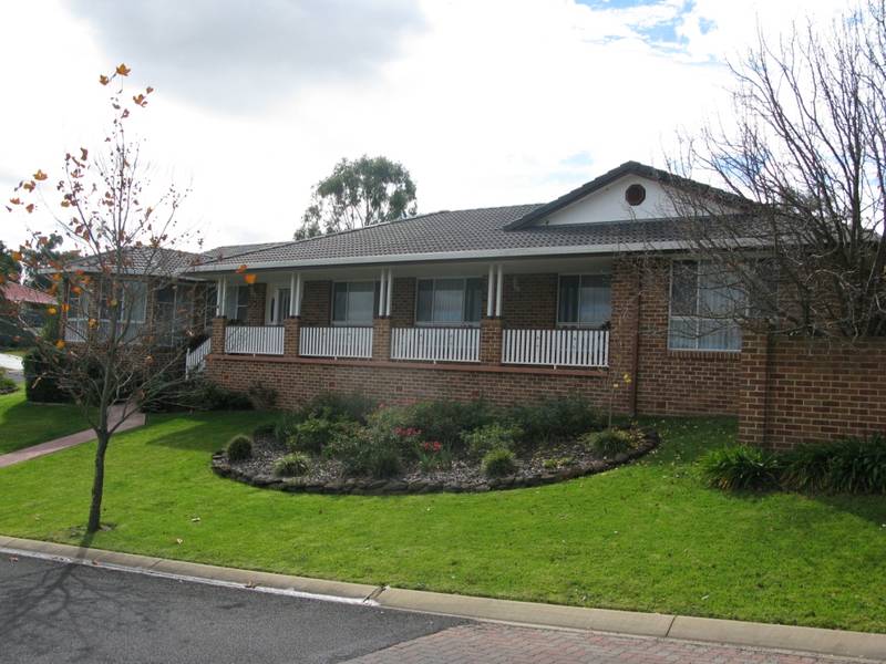 IMPRESSIVE HOME IN PRESITGE LOCATION Picture 1