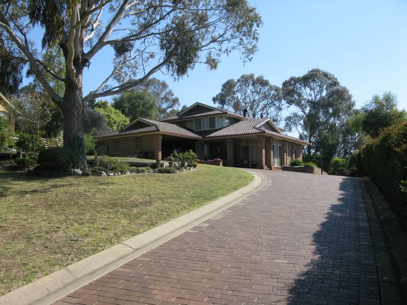 EXECUTIVE 'DRESS CIRCLE' HOME Picture 1