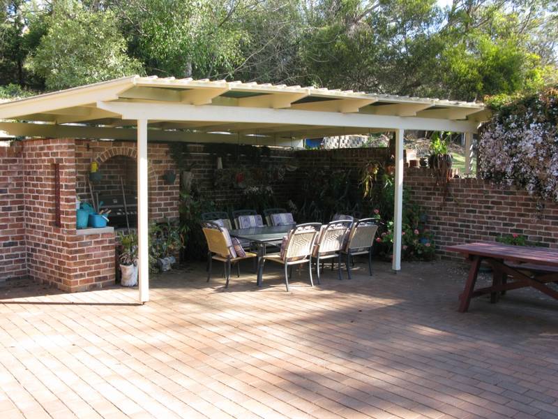 EXECUTIVE 'DRESS CIRCLE' HOME Picture 2