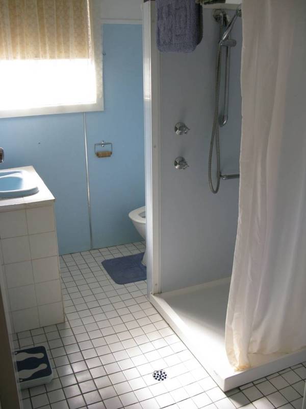 CUTE AS A BUTTON Picture 3