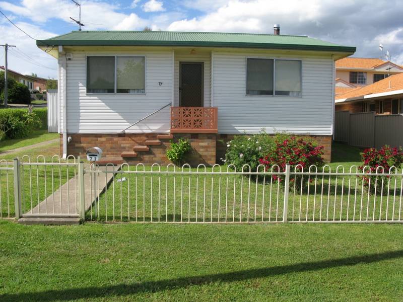 CUTE AS A BUTTON Picture 1