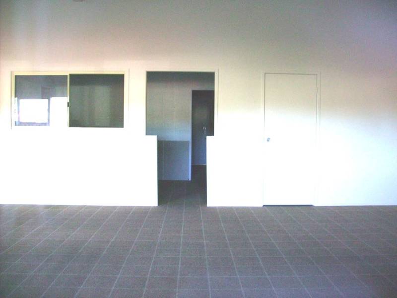 INDUSTRIAL RETAIL Picture 3