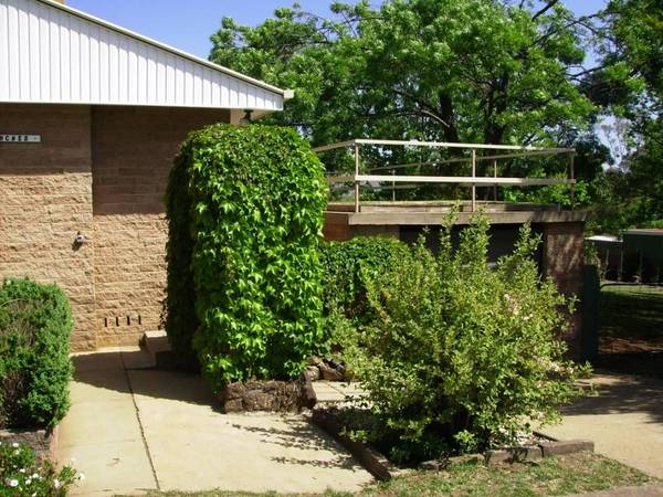 EXCELLENT VALUE - SOUTH HILL Picture 2