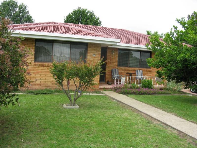 GREAT FAMILY HOME OR INVESTMENT PROPERTY Picture 1