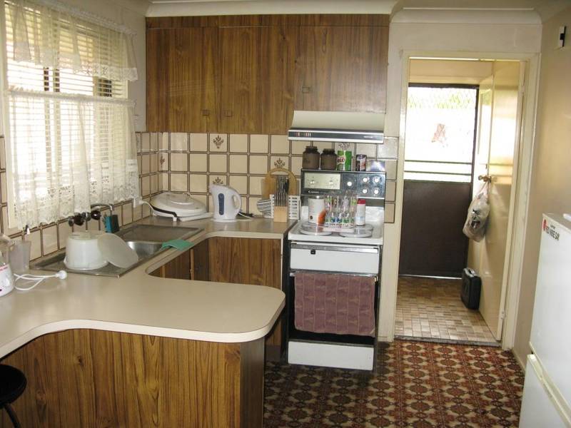 GREAT FAMILY HOME OR INVESTMENT PROPERTY Picture 2