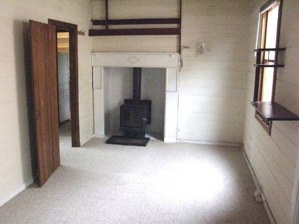 OLD WORLD WORKERS COTTAGE Picture 3