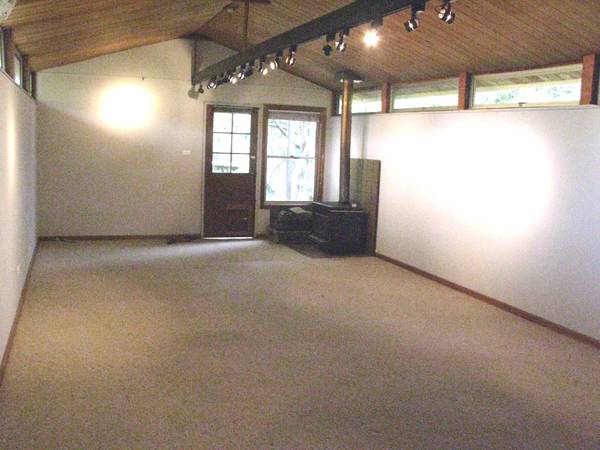 OLD WORLD WORKERS COTTAGE Picture 2