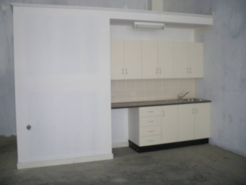 BRAND NEW RETAIL SPACE Picture 3