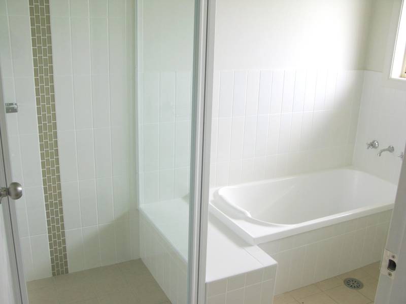 VACANT AND READY Picture 3