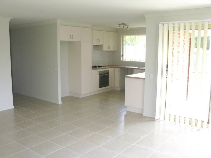 VACANT AND READY Picture 2