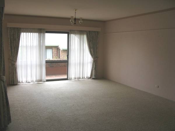 ELEGANCE, CHARM AND CONVIENIANCE Picture 2