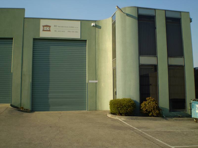 GREAT LOCATION! Picture 2