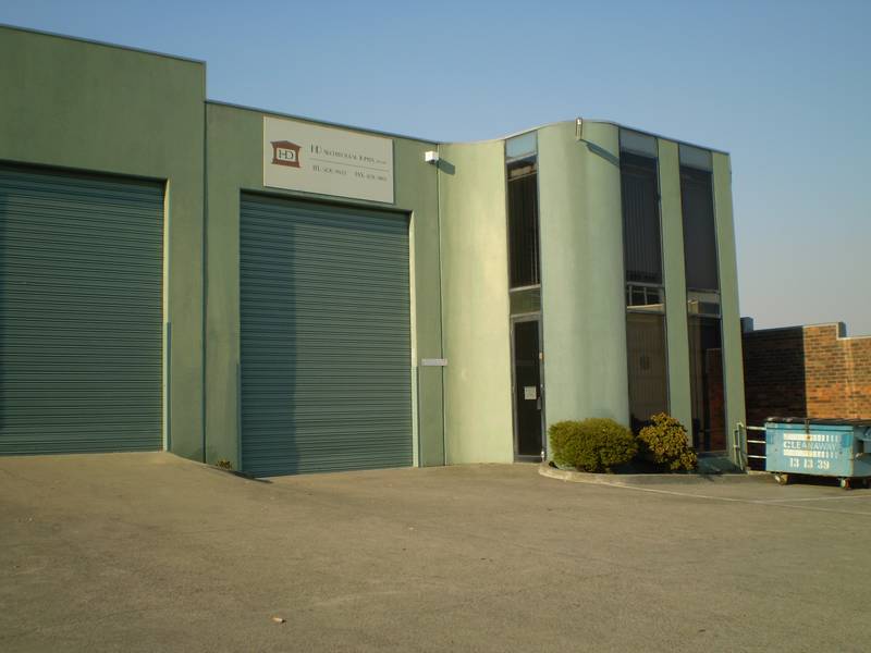 GREAT LOCATION! Picture 1