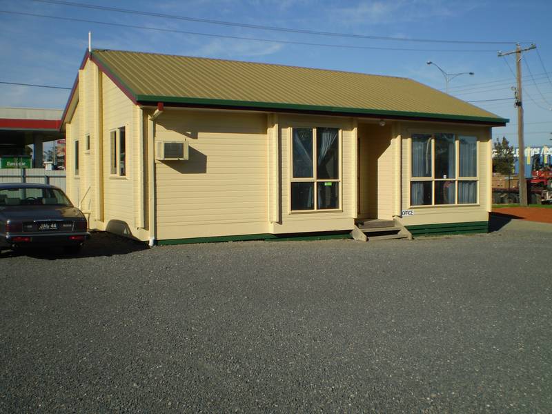 UNIVERSAL MAIN ROAD - SALES/DISPLAY/MANUFACTURING FACILITY Picture