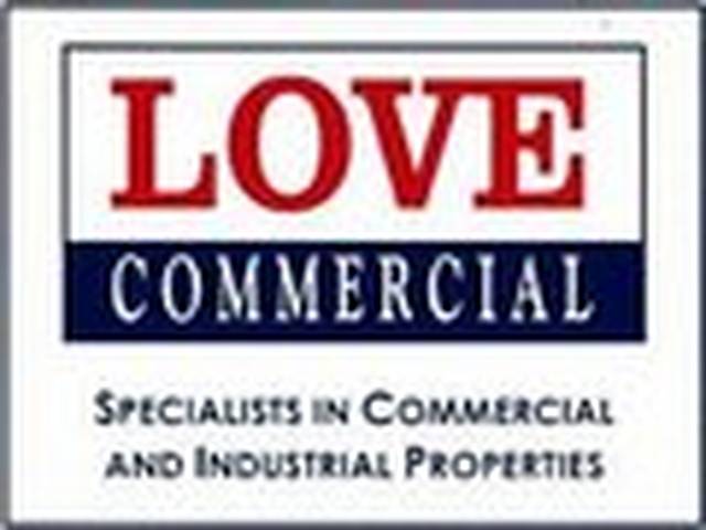 GREAT ACCESS & PARKING Picture 1