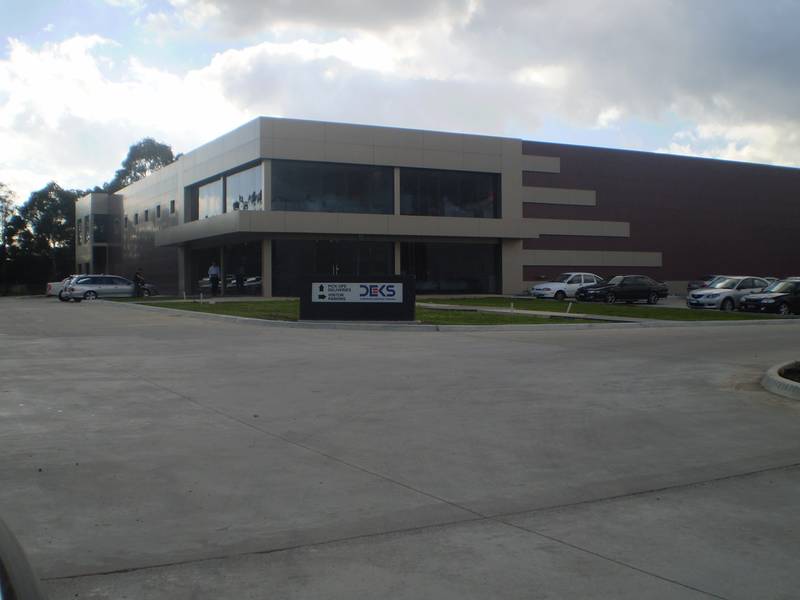 EXCEPTIONAL ACCESS & PARKING MORE THAN NORMAL! Picture 1