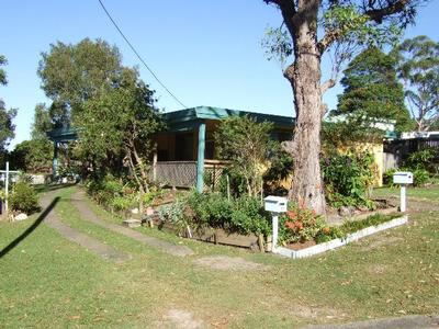 DUPLEX ON A LARGE BLOCK Picture