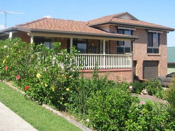 BELLINGEN - FAMILY HOME WITH VIEWS Picture 1