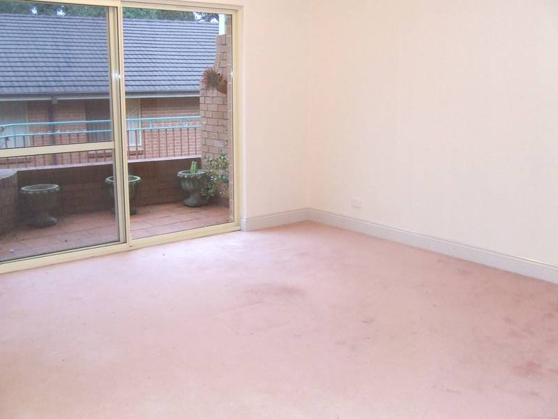 ***APPLICATION & DEPOSIT TAKEN***True Life Style Choice! - Pool,Tennis court & Walk to station! Picture 2