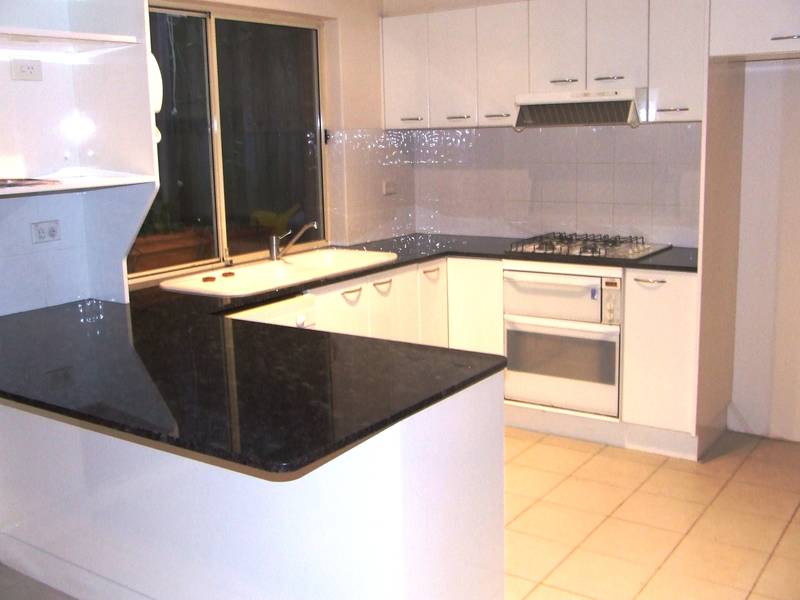 ***APPLICATION & DEPOSIT TAKEN***True Life Style Choice! - Pool,Tennis court & Walk to station! Picture 1