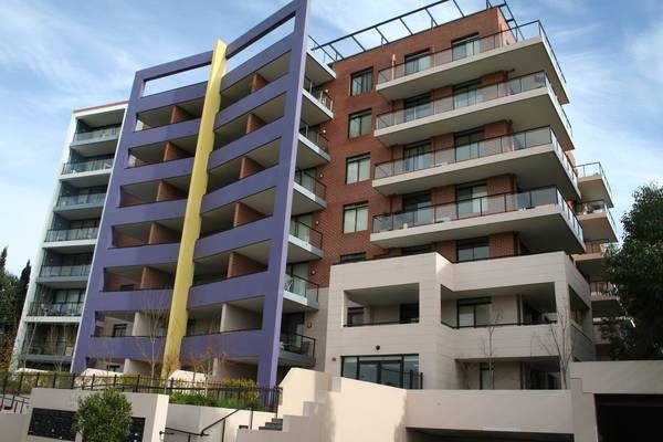 STYLISH AND AFFORDABLE! Picture 1