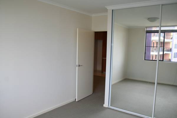 STYLISH AND AFFORDABLE! Picture 3