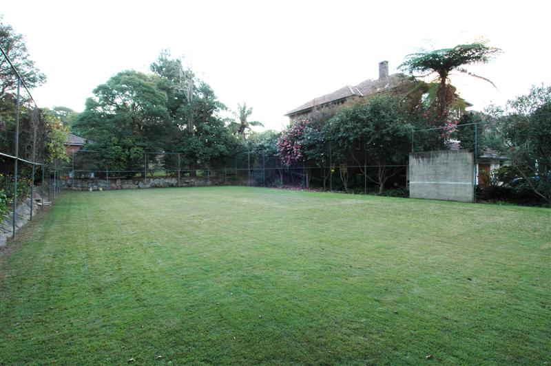 SOUGHT AFTER EAST SIDE WALK RAIL LAND Picture 1