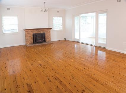 Delightful, freshly renovated 3 bedroom home in quiet location... Picture 3