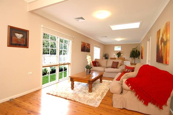 SPACE ON COLLINS - SINGLE LEVEL, CONVENIENTLY LOCATED! Picture