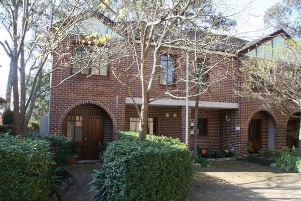 MODERN TOWNHOUSE Picture 1