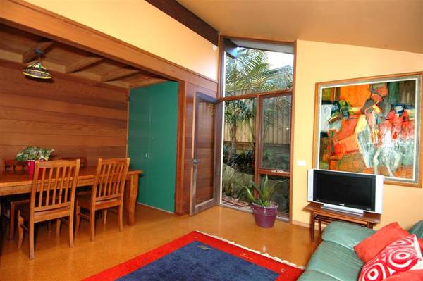 7 MIN WALK TO RAIL TERRIFIC BUY Picture