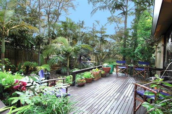 7 MIN WALK TO RAIL TERRIFIC BUY Picture