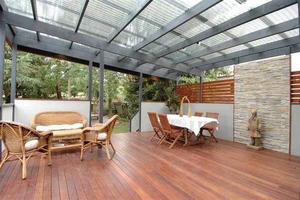 ULTIMATE ENTERTAINER! LOW MAINTENANCE GARDENS, CONVENIENT LOCATION! Picture 2