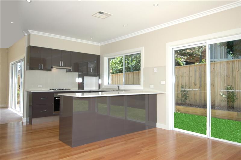 SPARKLING NEW ARCHITECT DESIGNED HOME Picture 3