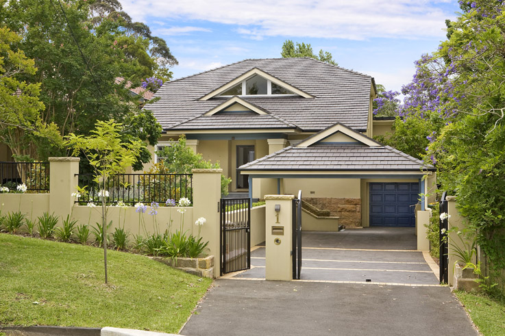 SOPHISTICATED FAMILY LIVING! Picture 1